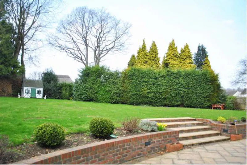 Terrace/Patio at Film location D2068 in Surrey (photo 20)