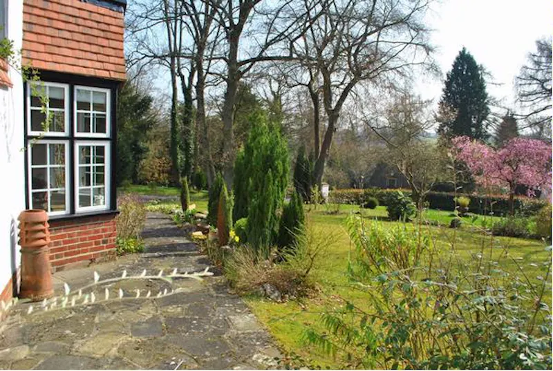 Film location D2068 in Surrey (photo 23)