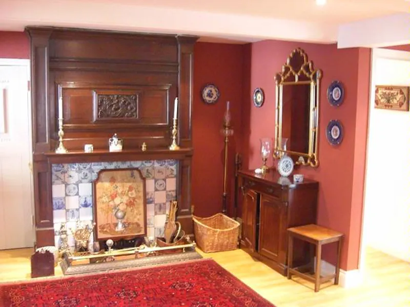 Fireplace at Film location E350 in Surrey (photo 4)