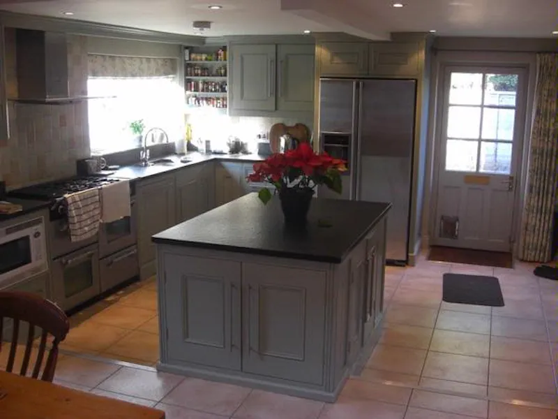 Kitchen at Film location E350 in Surrey (photo 8)