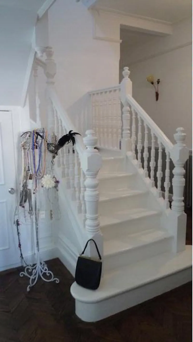 Entrance hall at Golders Green Family home, B1558 (photo 1)