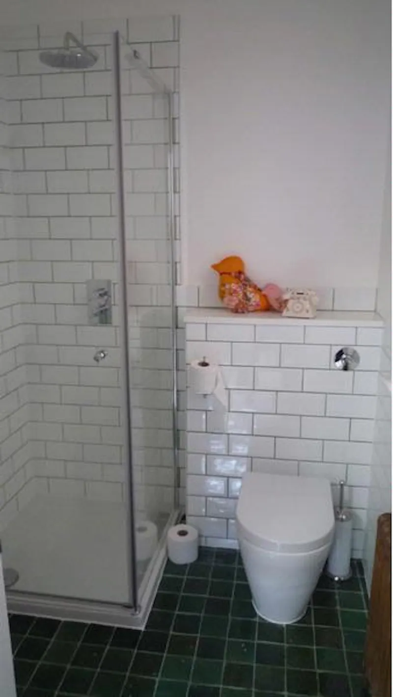 Bathroom at Golders Green Family home, B1558 (photo 12)