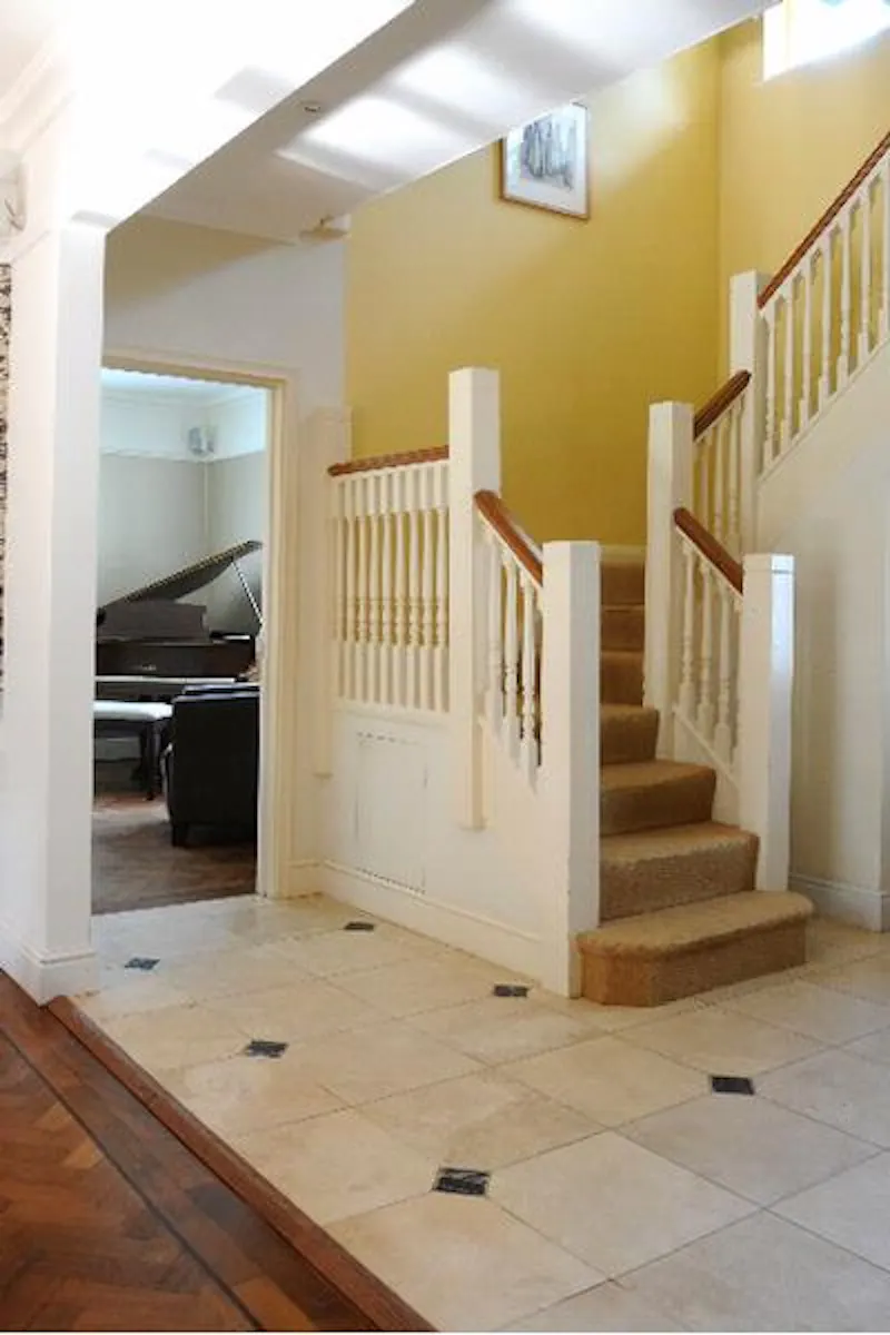 Staircase at Old parsonage in Shackleford, D2069 (photo 7)