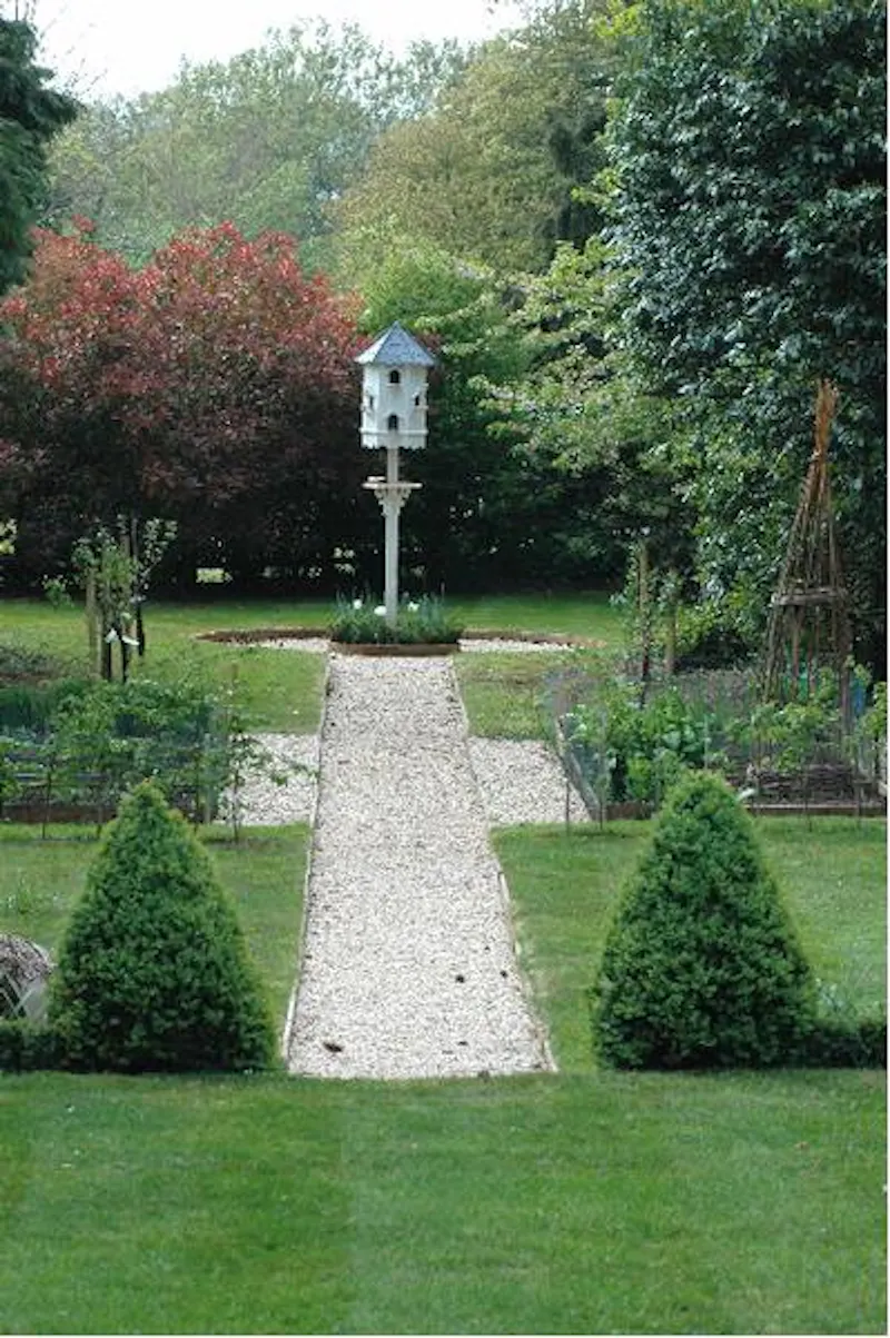 Garden at Old parsonage in Shackleford, D2069 (photo 14)