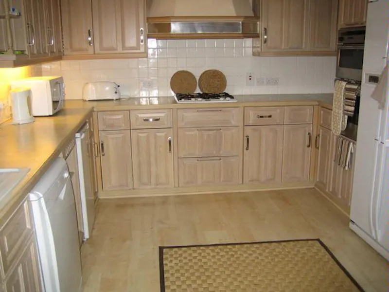 Kitchen at Bed and breakfast near Heathrow, R760 (photo 2)