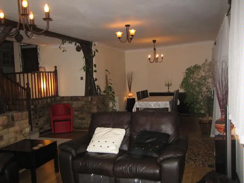 Living Room at Bed and breakfast near Heathrow, R760 (photo 3)