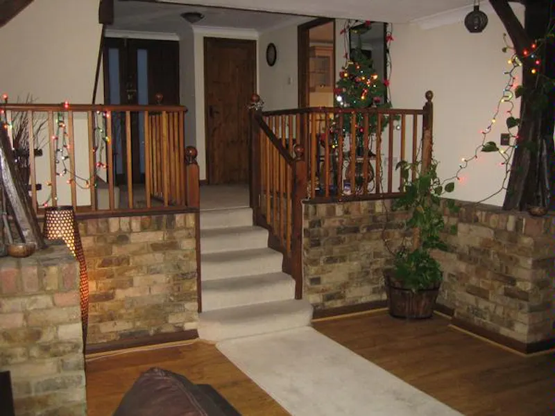 Exposed brick at Bed and breakfast near Heathrow, R760 (photo 7)