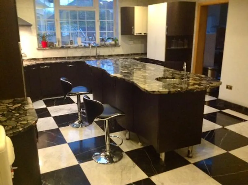 Kitchen at Film location D2071 in London (photo 6)