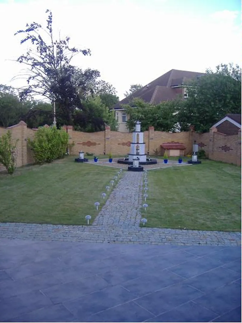 Garden at Film location D2071 in London (photo 10)