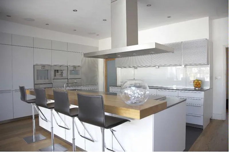 Kitchen at Film location E351 in London (photo 10)