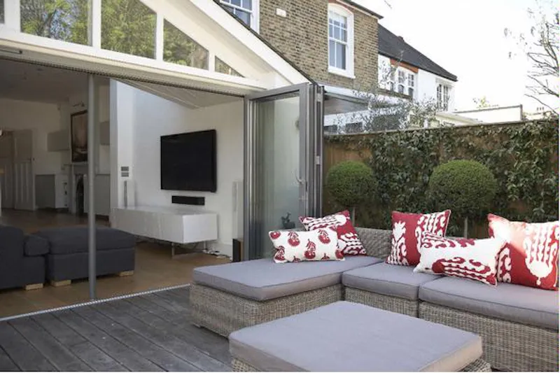 Terrace/Patio at Film location E351 in London (photo 18)