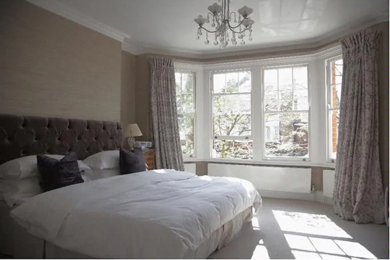 Bedroom at Film location E351 in London (photo 27)