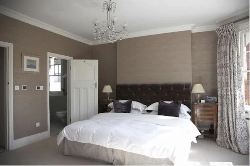 Bedroom at Film location E351 in London (photo 28)