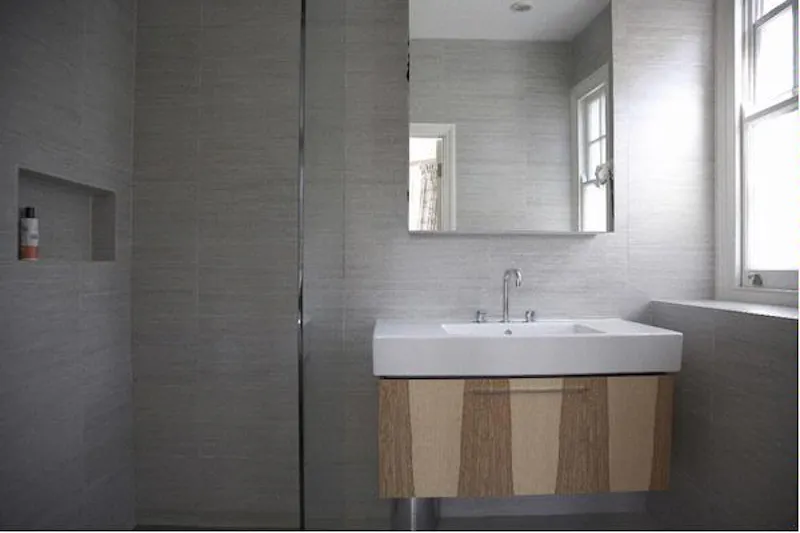 Bathroom at Film location E351 in London (photo 31)