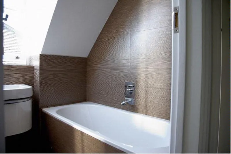 Bathroom at Film location E351 in London (photo 35)