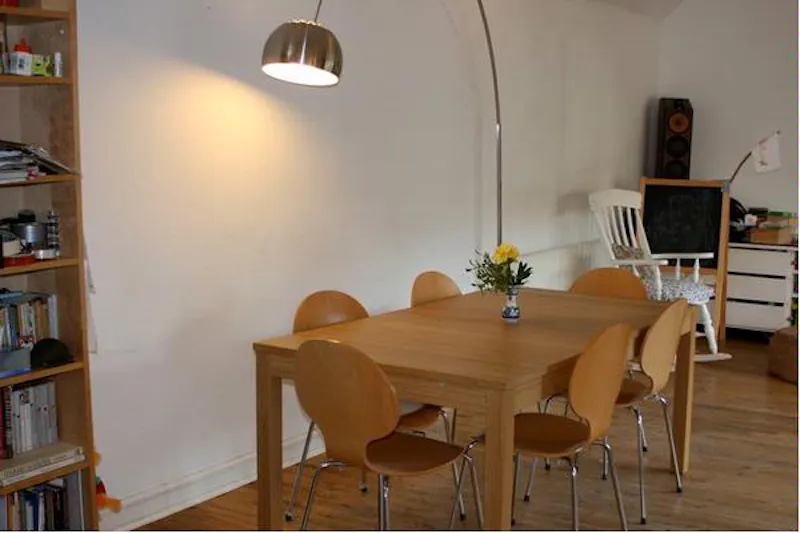 Dining room at Film location D2072 in London (photo 3)