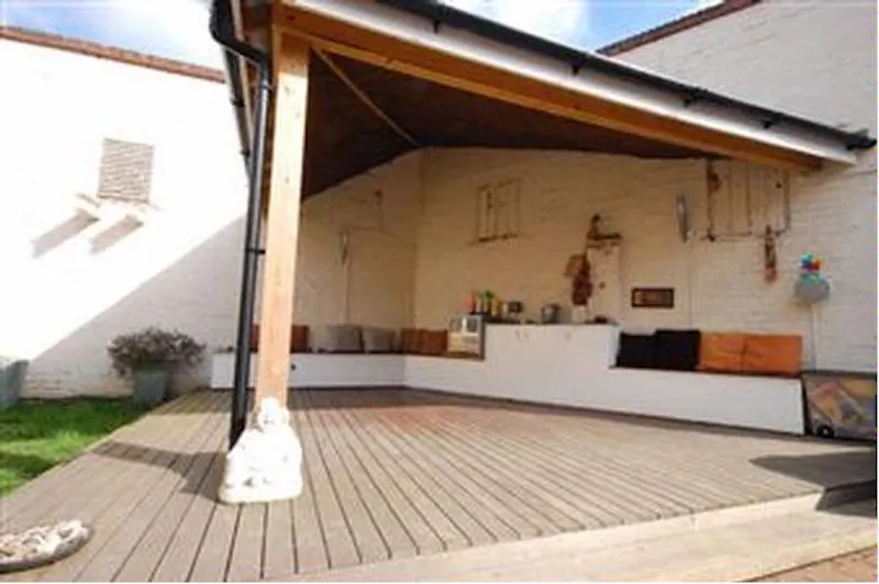 Terrace/Patio at Film location D2072 in London (photo 8)