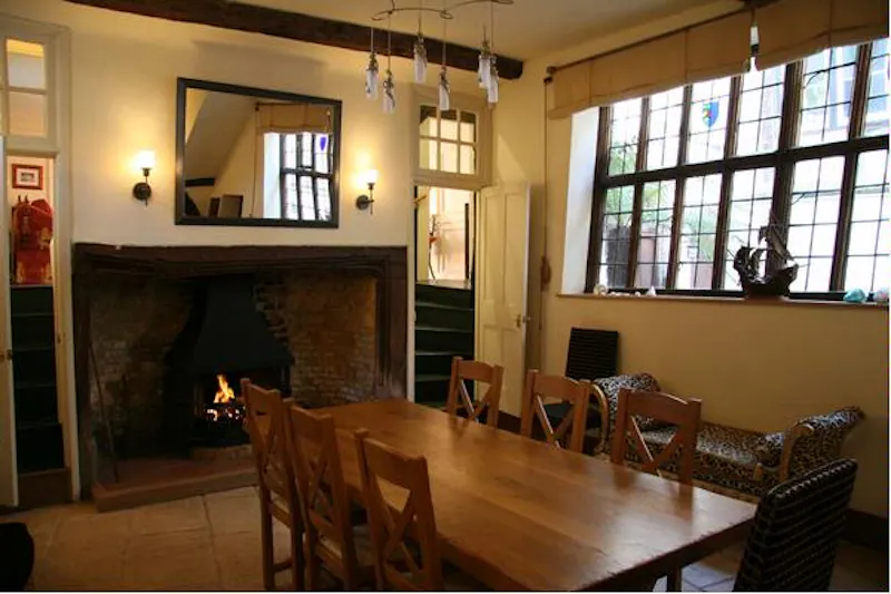 Dining room at Medieval merchants house in Sandwich, M277 (photo 7)