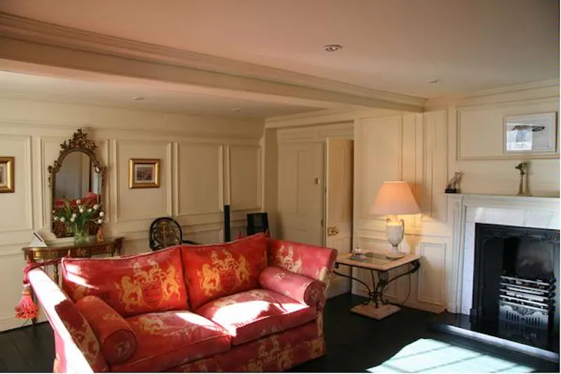 Living Room at Medieval merchants house in Sandwich, M277 (photo 12)