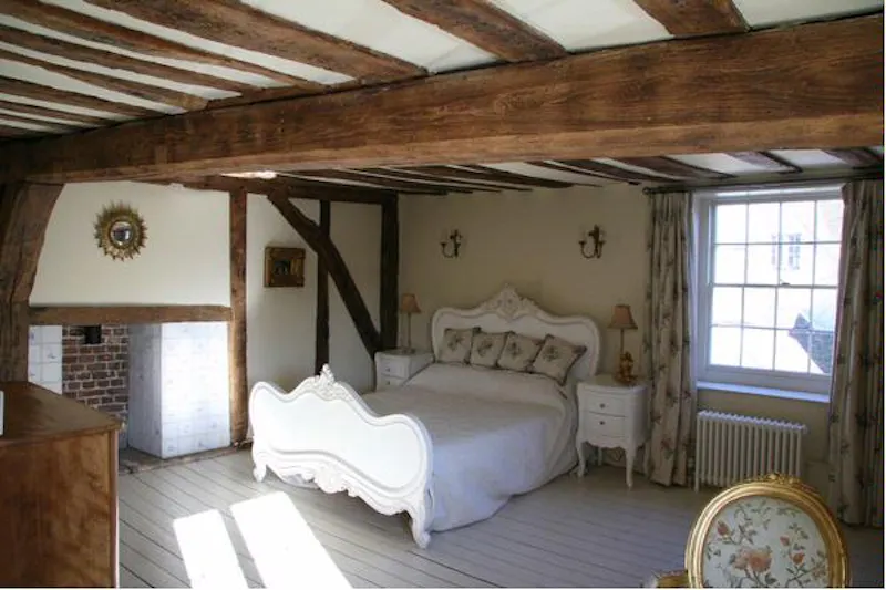 Bedroom at Medieval merchants house in Sandwich, M277 (photo 16)