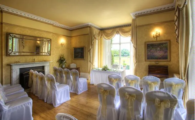 Drawing room at Braintree venue, R762 (photo 3)