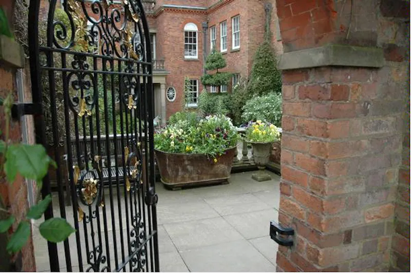 Gate at Shropshire Hills house & lodge, A1266 (photo 14)
