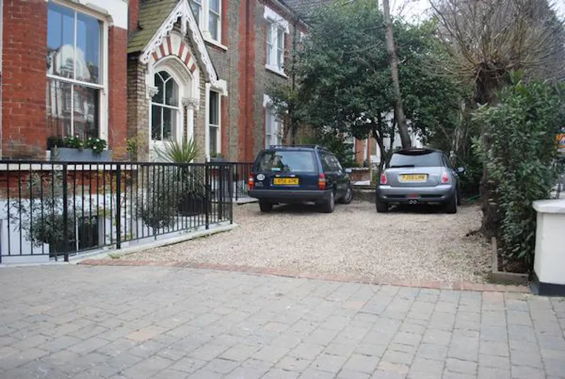 Driveway at Contemporary Garden Dulwich Flat, F993 (photo 35)