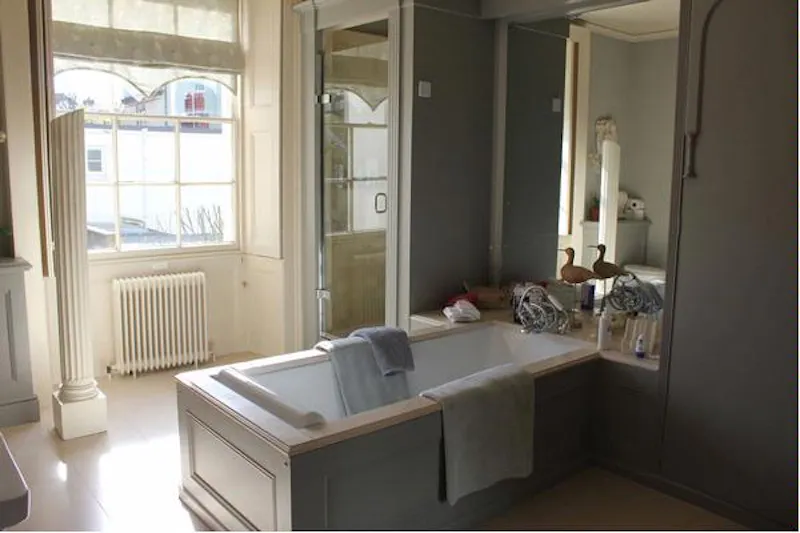 Bathroom at Classic townhouse in Bristol, A1267 (photo 20)