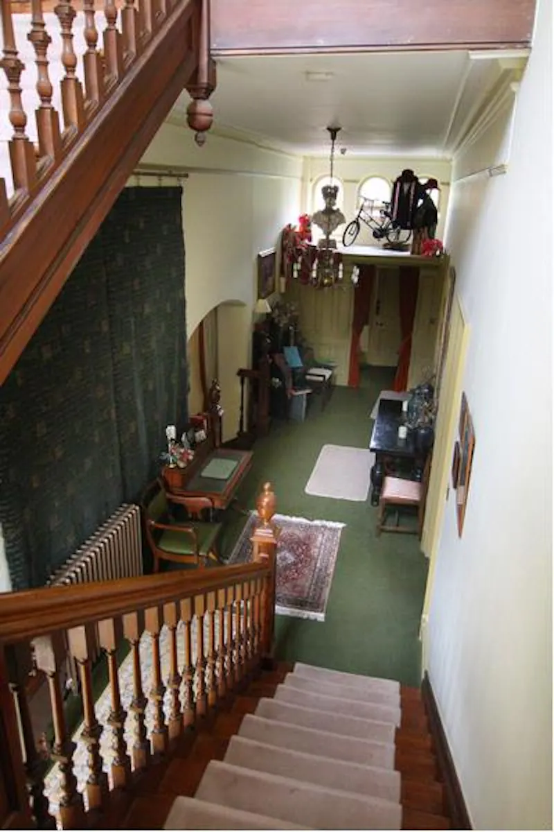 Staircase at Georgian manor near Faversham, A1268 (photo 10)