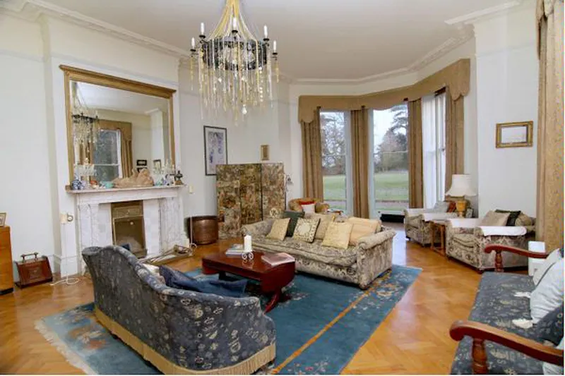 Drawing room at Georgian manor near Faversham, A1268 (photo 12)