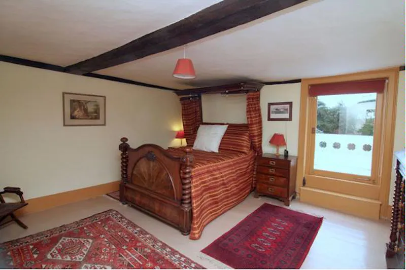 Bedroom at Georgian manor near Faversham, A1268 (photo 23)