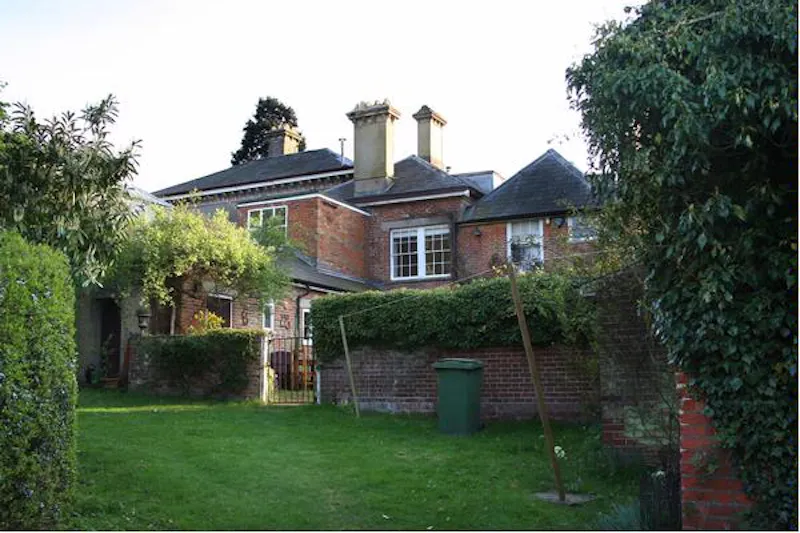 Garden at Georgian manor near Faversham, A1268 (photo 31)