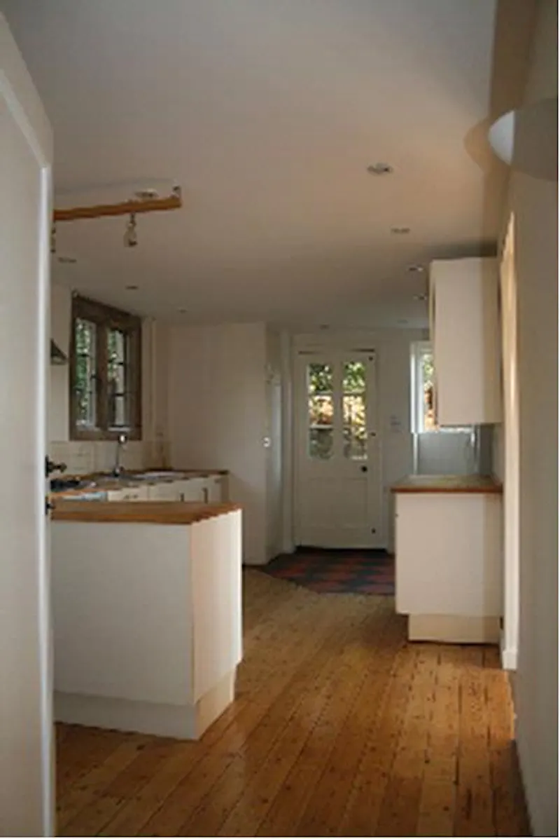 Kitchen at Film location E354 in Surrey (photo 4)