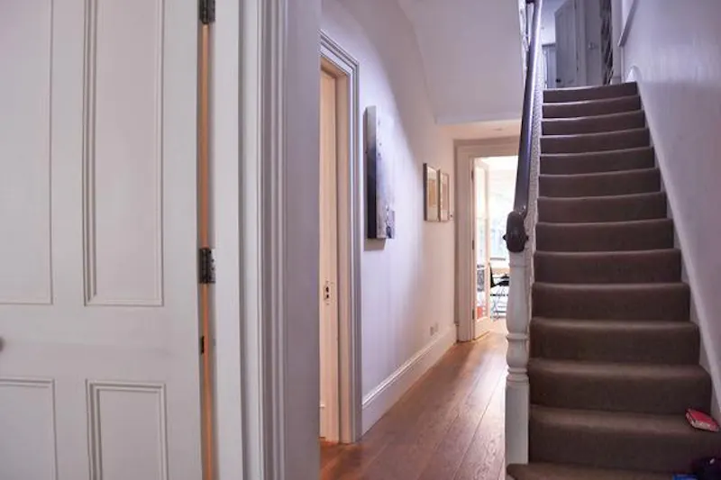 Entrance hall at Stylish Wandsworth house, B1560 (photo 2)