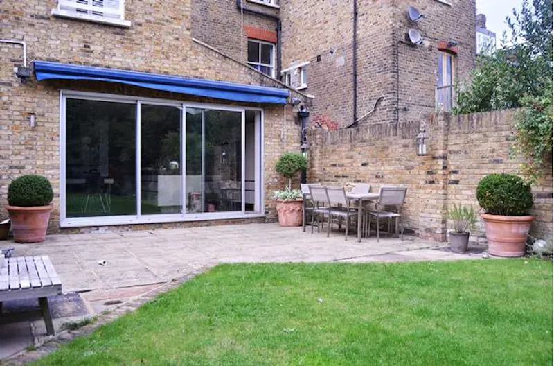 French doors at Stylish Wandsworth house, B1560 (photo 30)