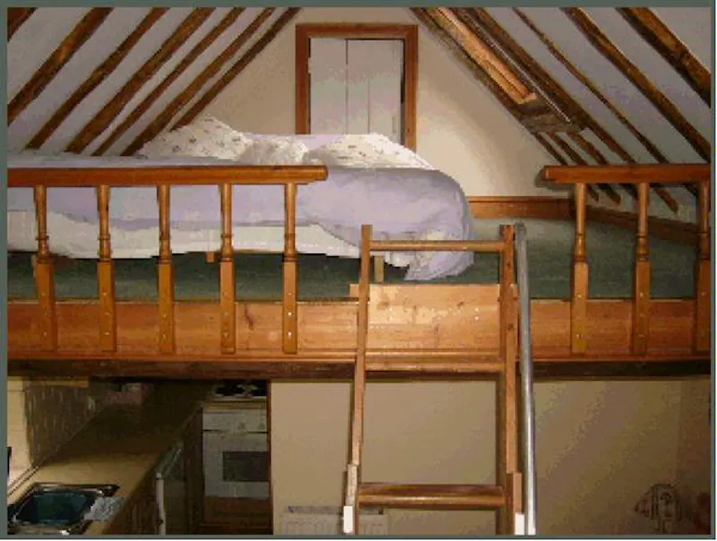 Mezzanine at Film location C618 in Surrey (photo 13)