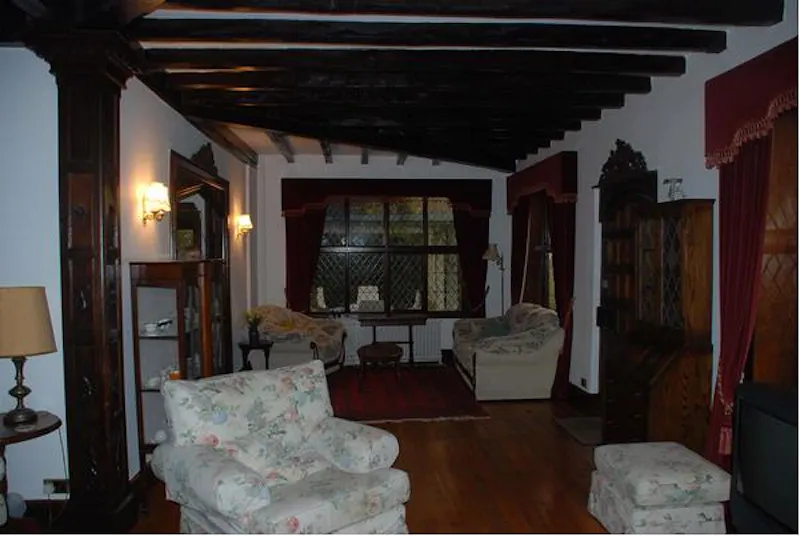 Living Room at Kentish Mock Tudor sanctuary, M278 (photo 3)