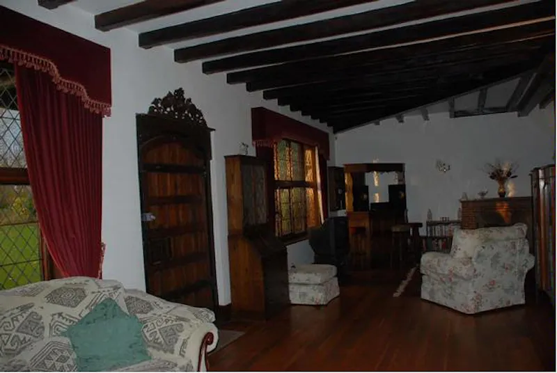 Kentish Mock Tudor sanctuary, M278 (photo 4)