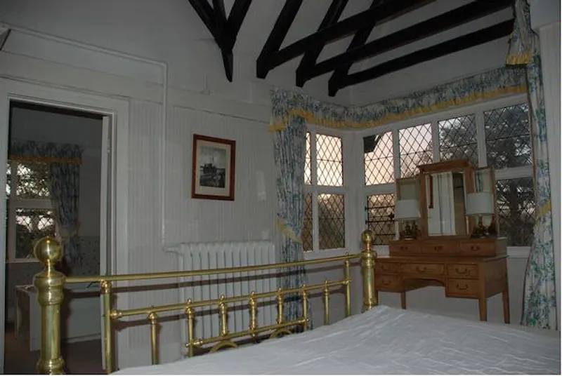 Kentish Mock Tudor sanctuary, M278 (photo 9)