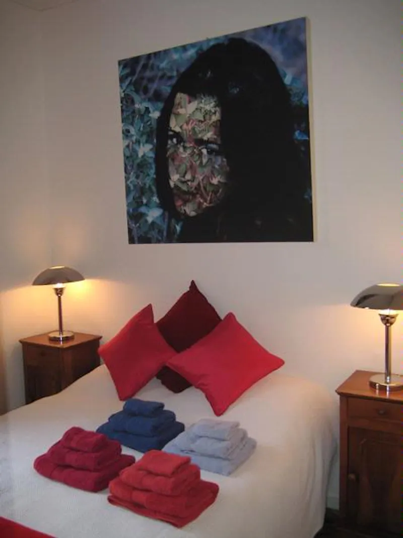 Bedroom at Compact Chelsea apartment, F996 (photo 11)