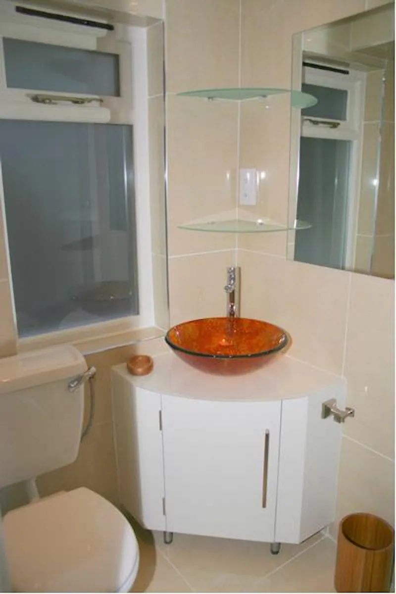 Bathroom at Compact Chelsea apartment, F996 (photo 13)