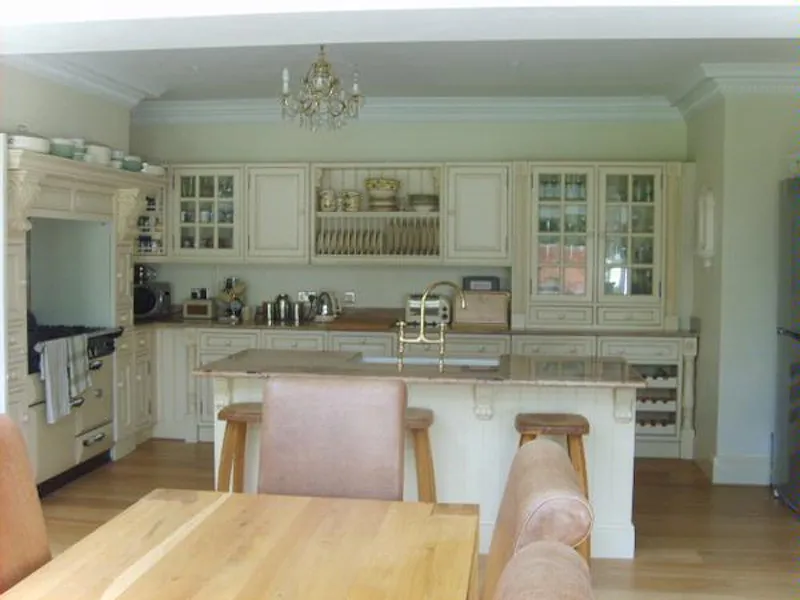 Kitchen at Taplow period family home, E356 (photo 2)