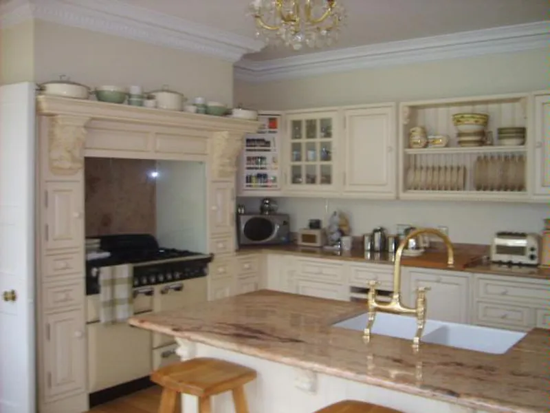 Kitchen island at Taplow period family home, E356 (photo 3)