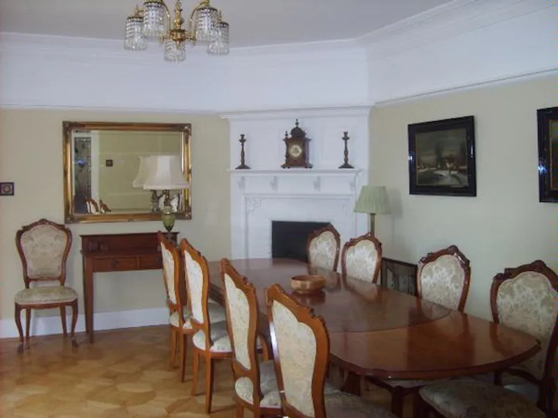 Dining room at Taplow period family home, E356 (photo 6)