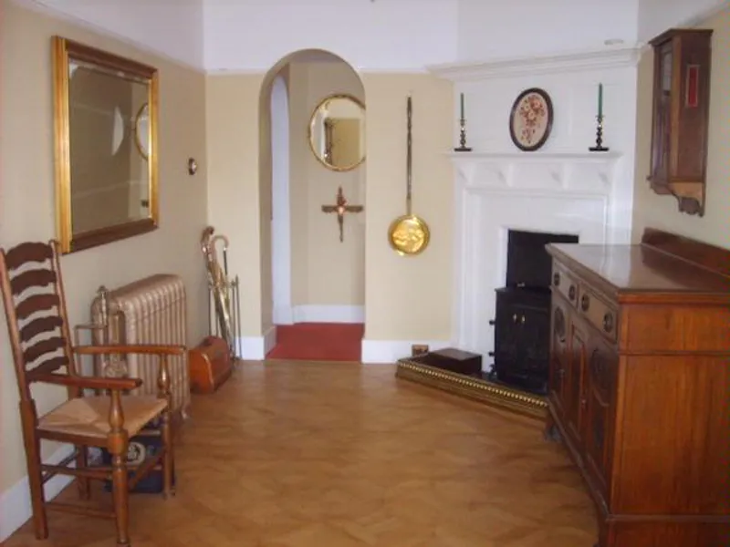 Taplow period family home, E356 (photo 7)