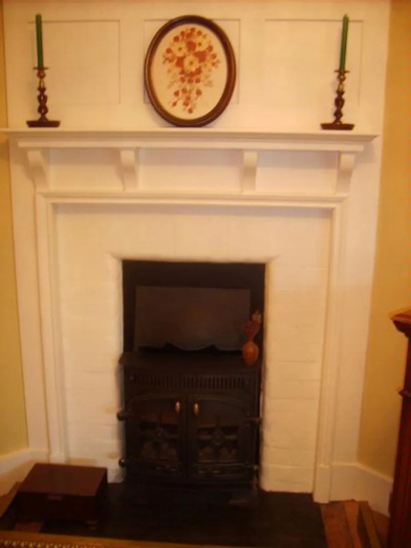 Fireplace at Taplow period family home, E356 (photo 13)