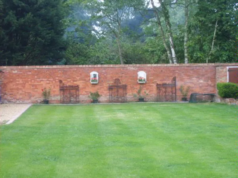 Taplow period family home, E356 (photo 24)