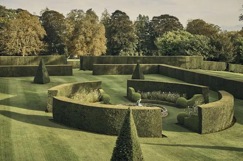 Garden - formal at Grand Elizabethan manor, H118 (photo 25)