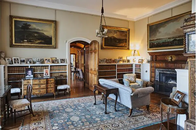 Sitting room at Grand Elizabethan manor, H118 (photo 12)