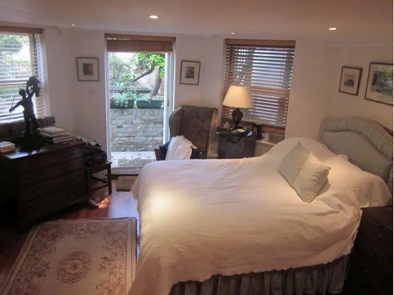 Bedroom at Bayswater apartment, F997 (photo 8)